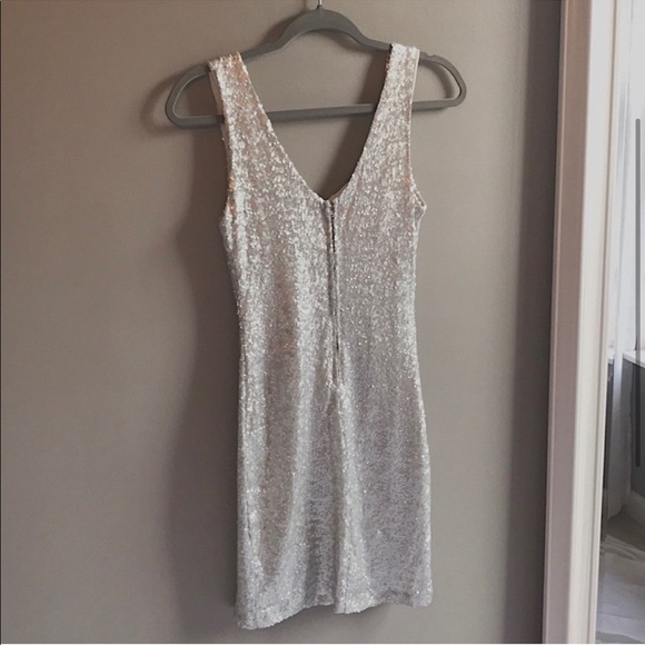 V Beck Silver Sequins Dress Size Small - Picture 3 of 4